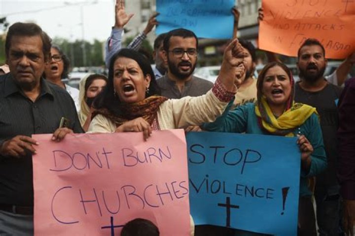Hindus being targeted by minorities in Bengal, Mamata must break