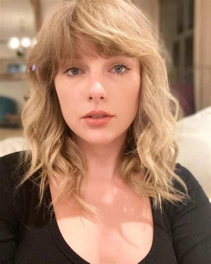 PHOTOS Taylor Swift without makeup from 2008 People shoot